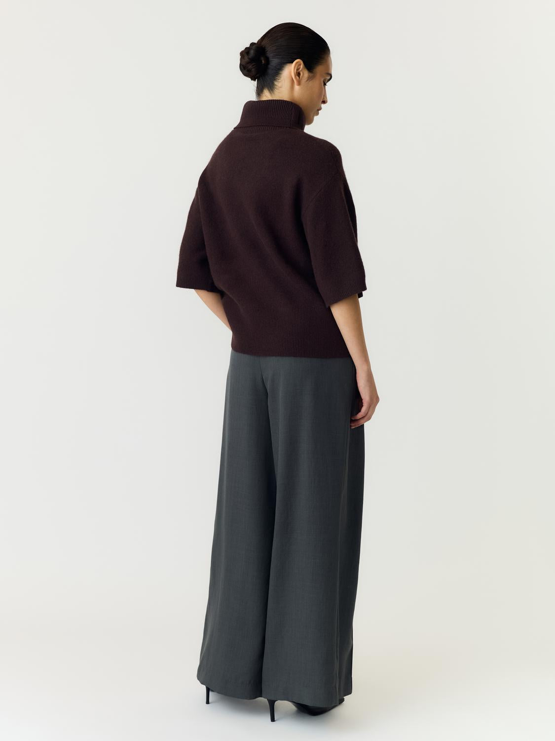 model_shot-back